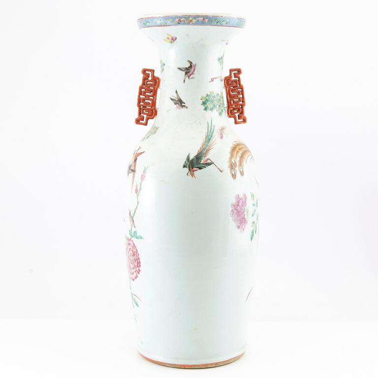 A large famille rose phoenix and birds vase, late Qing dynasty.