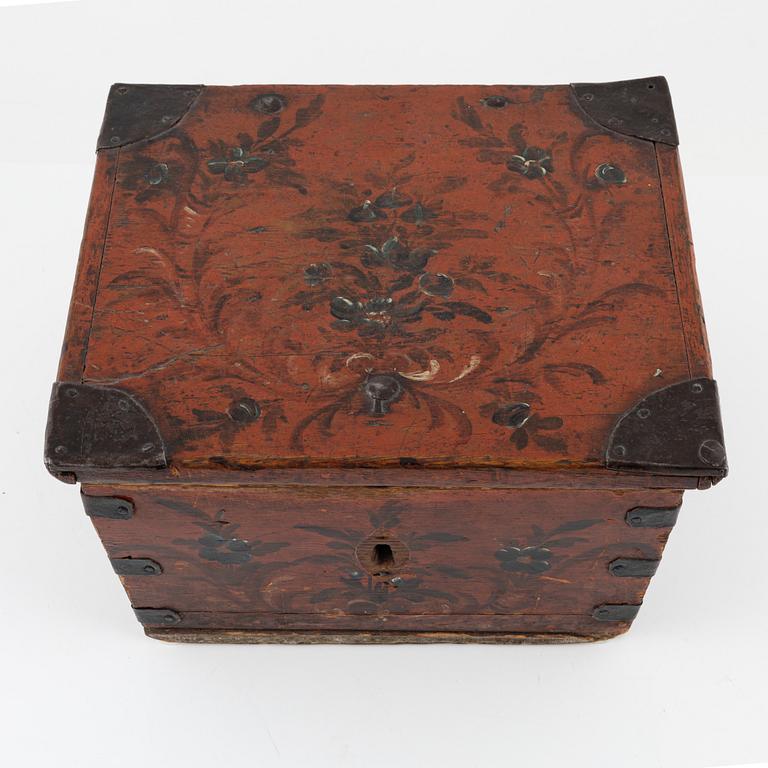 A Swedish painted chest from Jämtland, 18th/19th century.