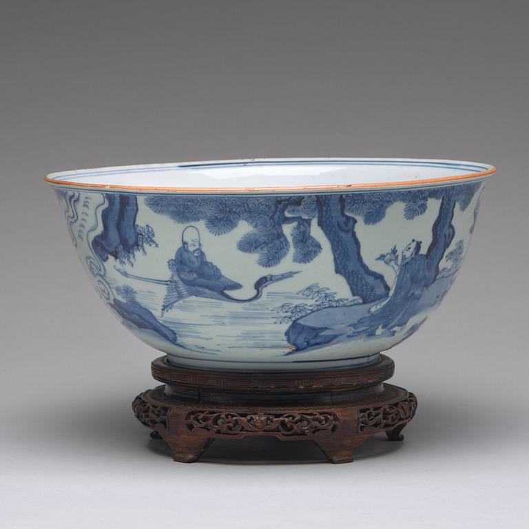 A large blue and white bowl, Transition, 17th century.