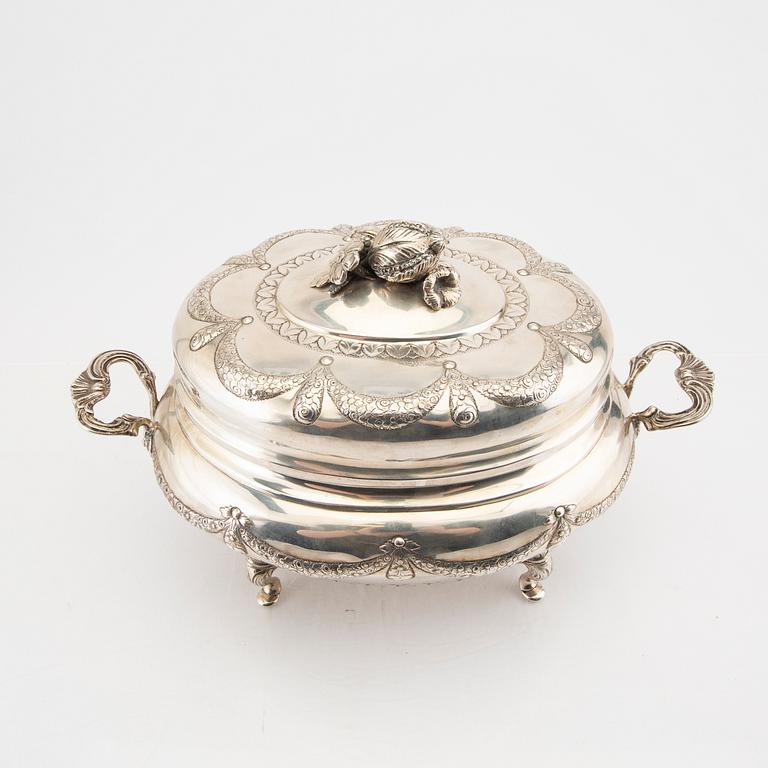 A Swedish 20th century silver tureen Swedish import impress, weight 2460 grams.