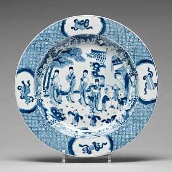 A blue and white charger, Qing dynasty, Kangxi (1662-1722).