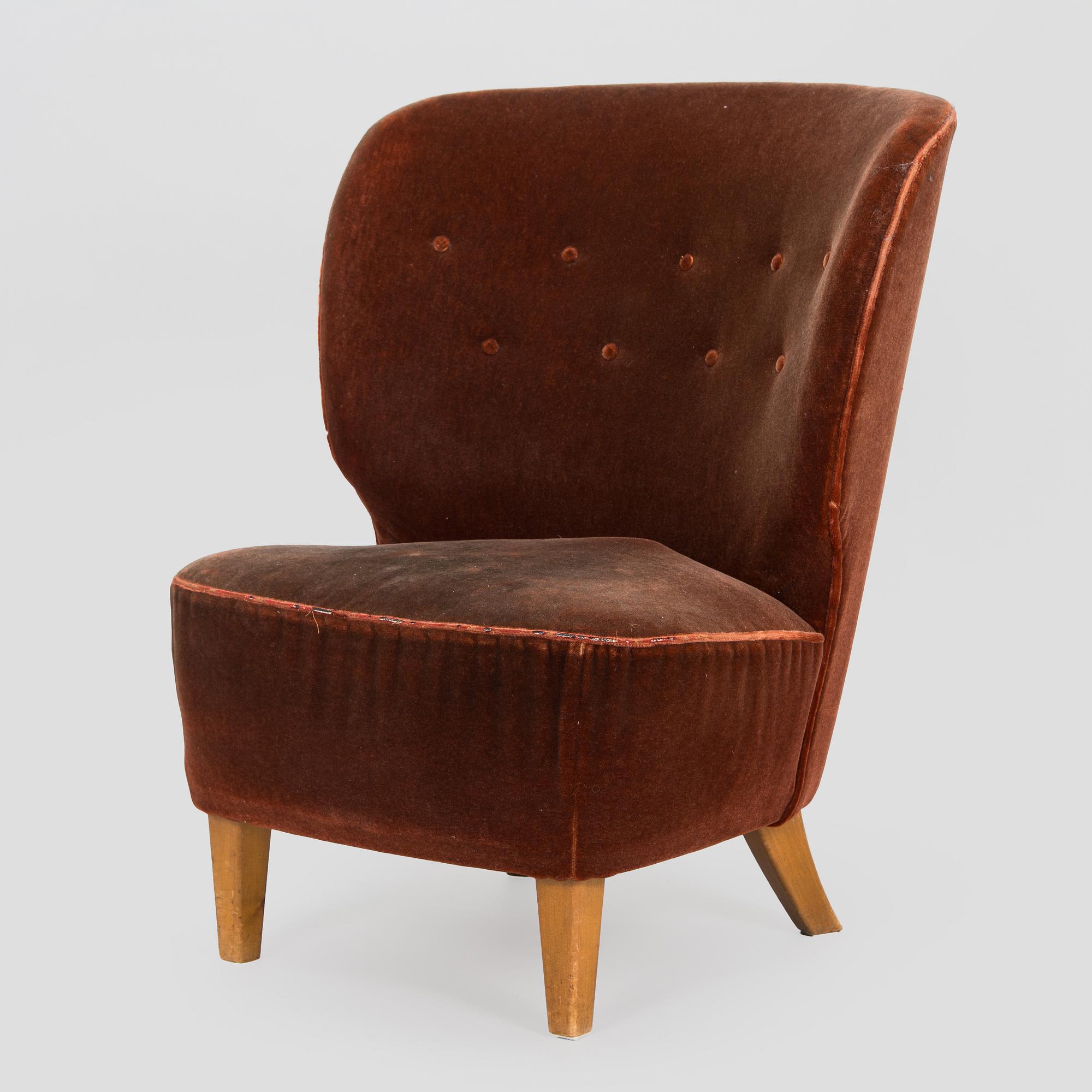A mid-20th century armchair.