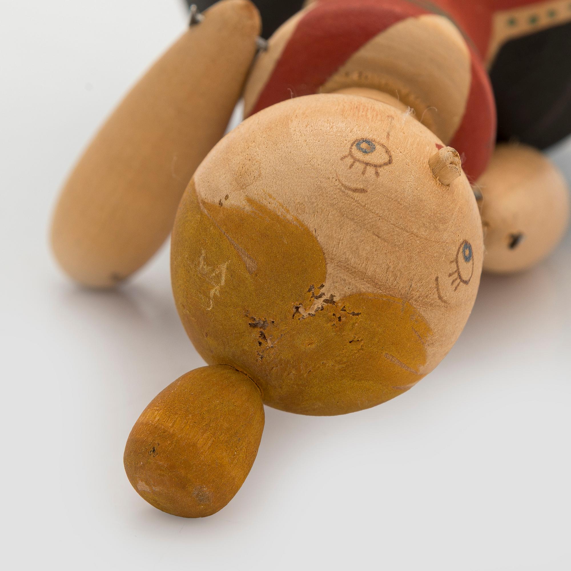 Kaj Franck, A 1940s wooden doll "Toto".