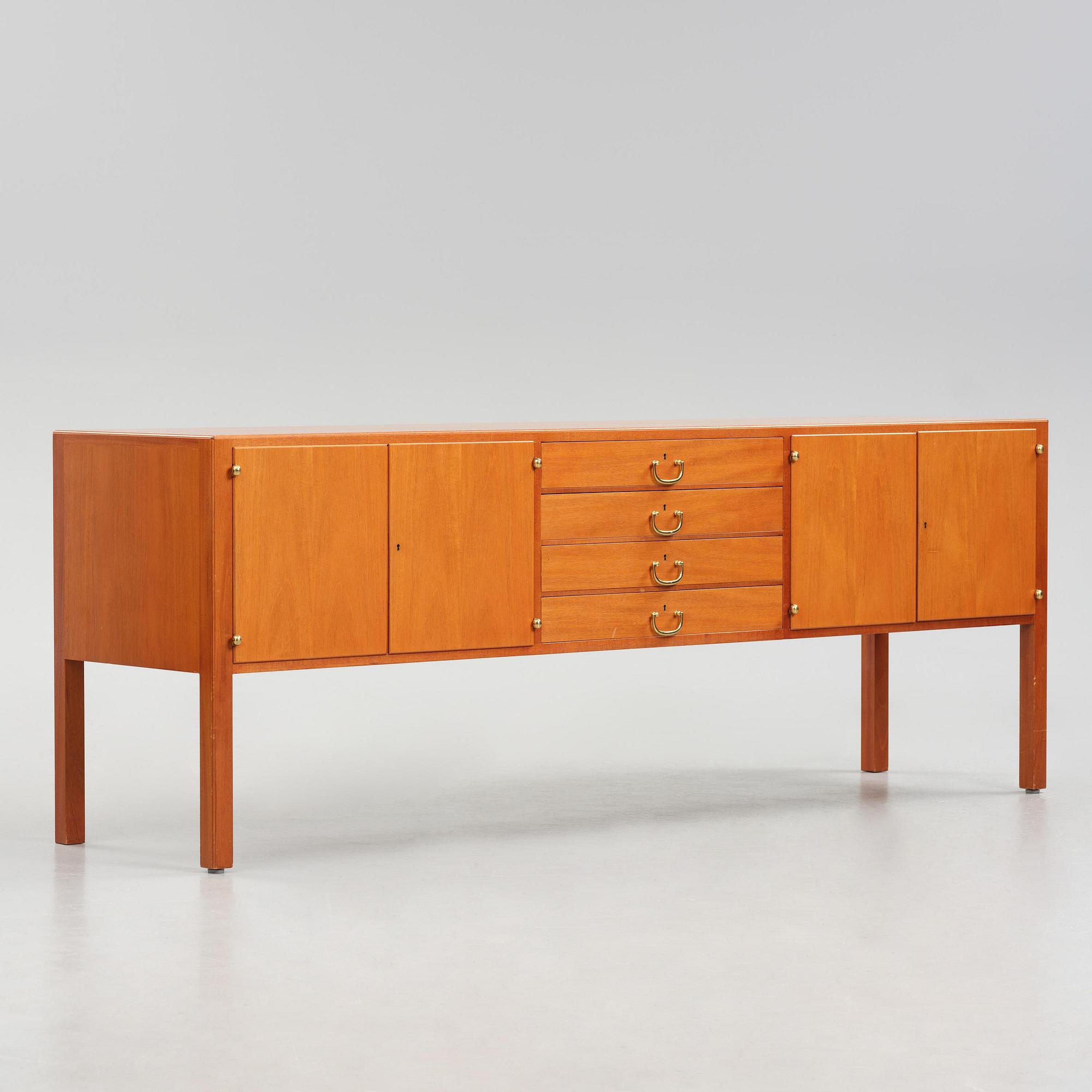 Josef Frank, sideboard, modell B 1015, Firma Svenskt Tenn, ca 2001.
