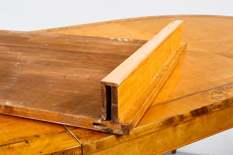 A dining table from around the year of 1900.