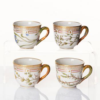 Koppar med fat, nio stycken, porslin. Royal Copenhagen, "Flora Danica", Danmark, 1900-tal.