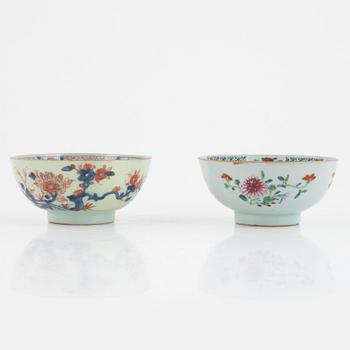 A set of two Chinese export porcelain bowls, Qing dynasty (Qianlong (1736-95).