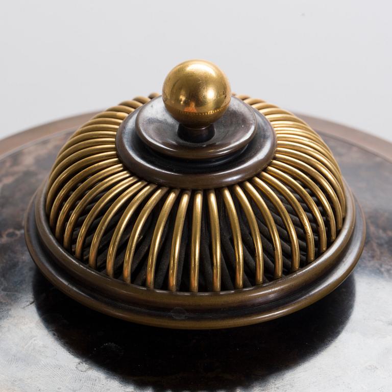 URNA MED LOCK, porslin och brons,  Knud Andersen för Royal Copenhagen.