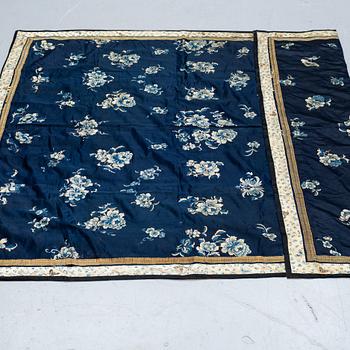 An embroidered silk panel, late Qing dynasty.