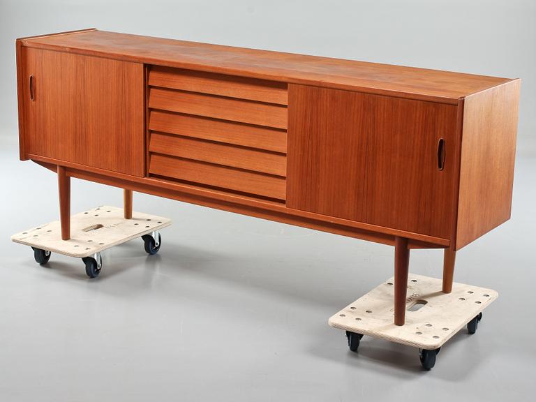 SIDEBOARD, "Trio", Nils Jonsson, Troeds, 1900-talets andra hälft.