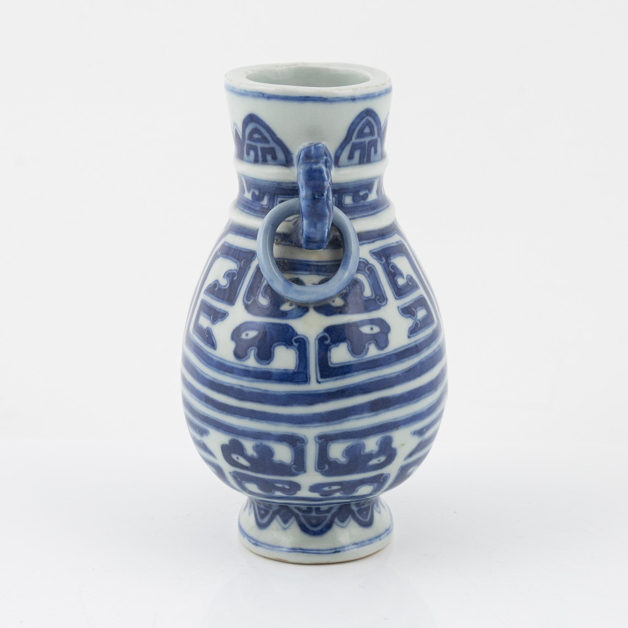 A blue and white chinese bronze shaped vase, 20th Century.