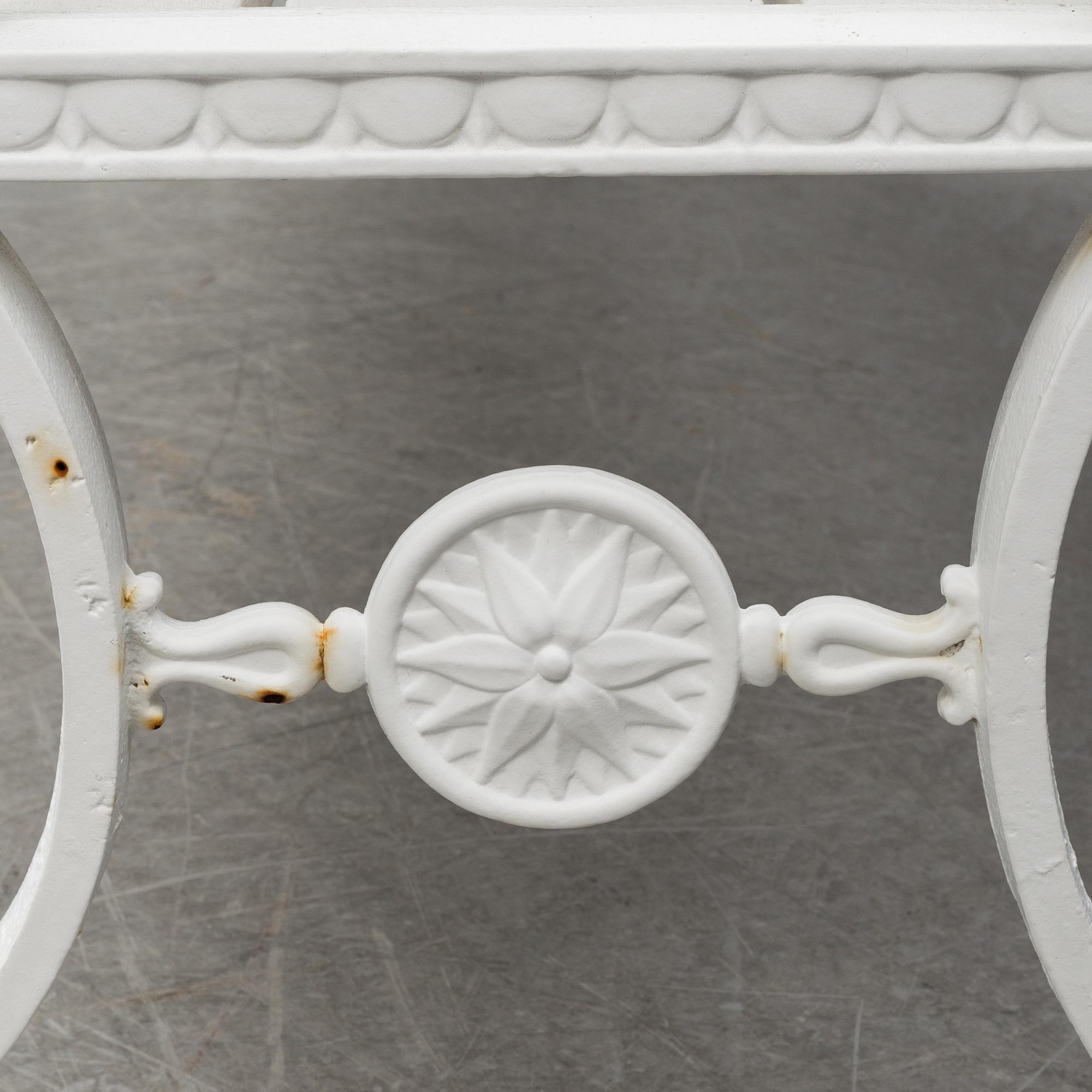 FOLKE BENSOW, a 'Trädgårdsmöbeln Näfveqvarn n:r 3' garden sofa.