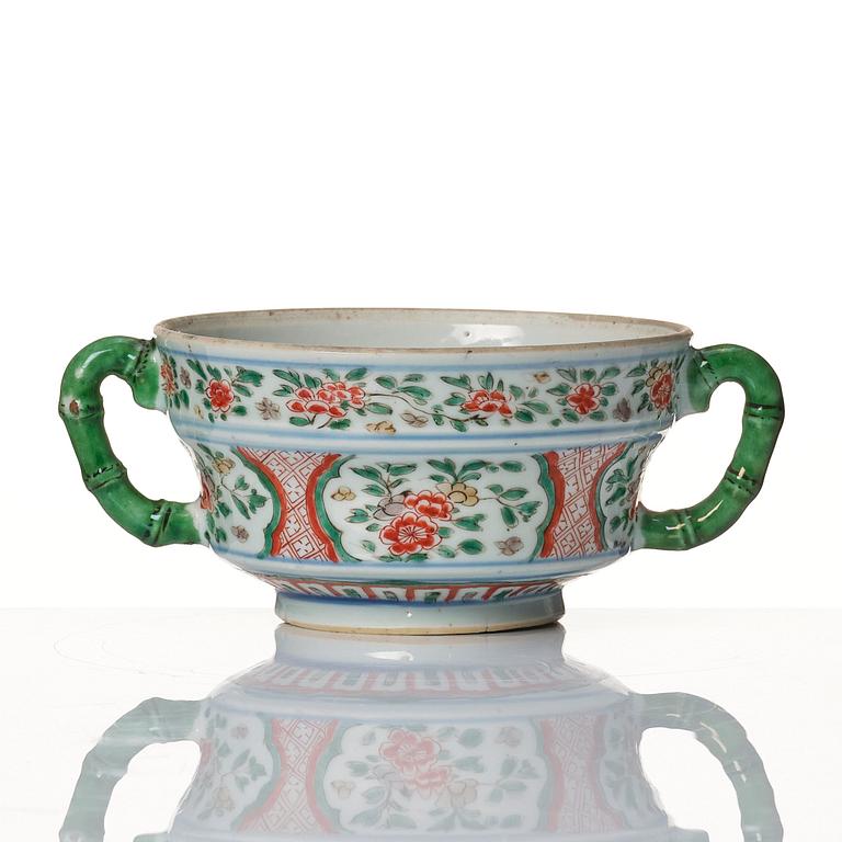 A famille verte decorated equelle, Qing dynasty, Kangxi (1662-1722).