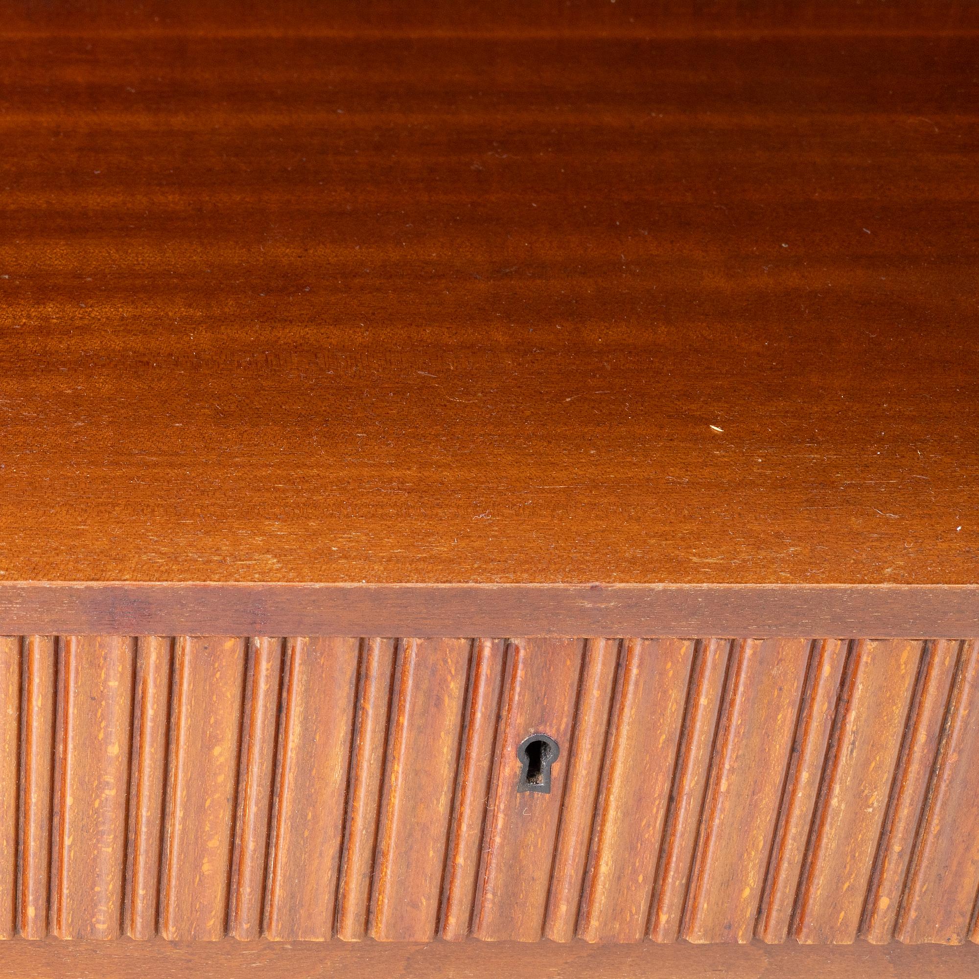 Barskåp, Förenade Möbelfabrikerna, 1900-talets mitt.