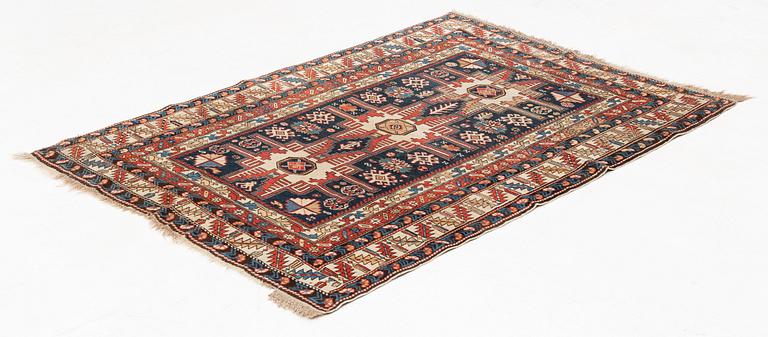 An antique Shirvan rug, ca 143 x 113 cm.