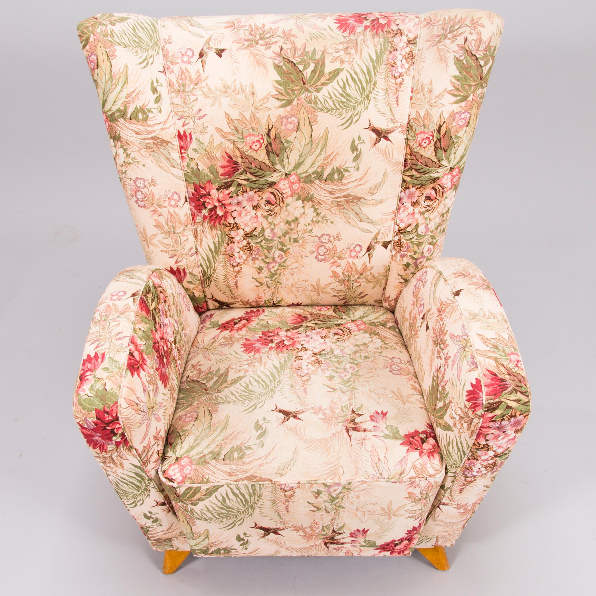A mid-20th-century armchair.