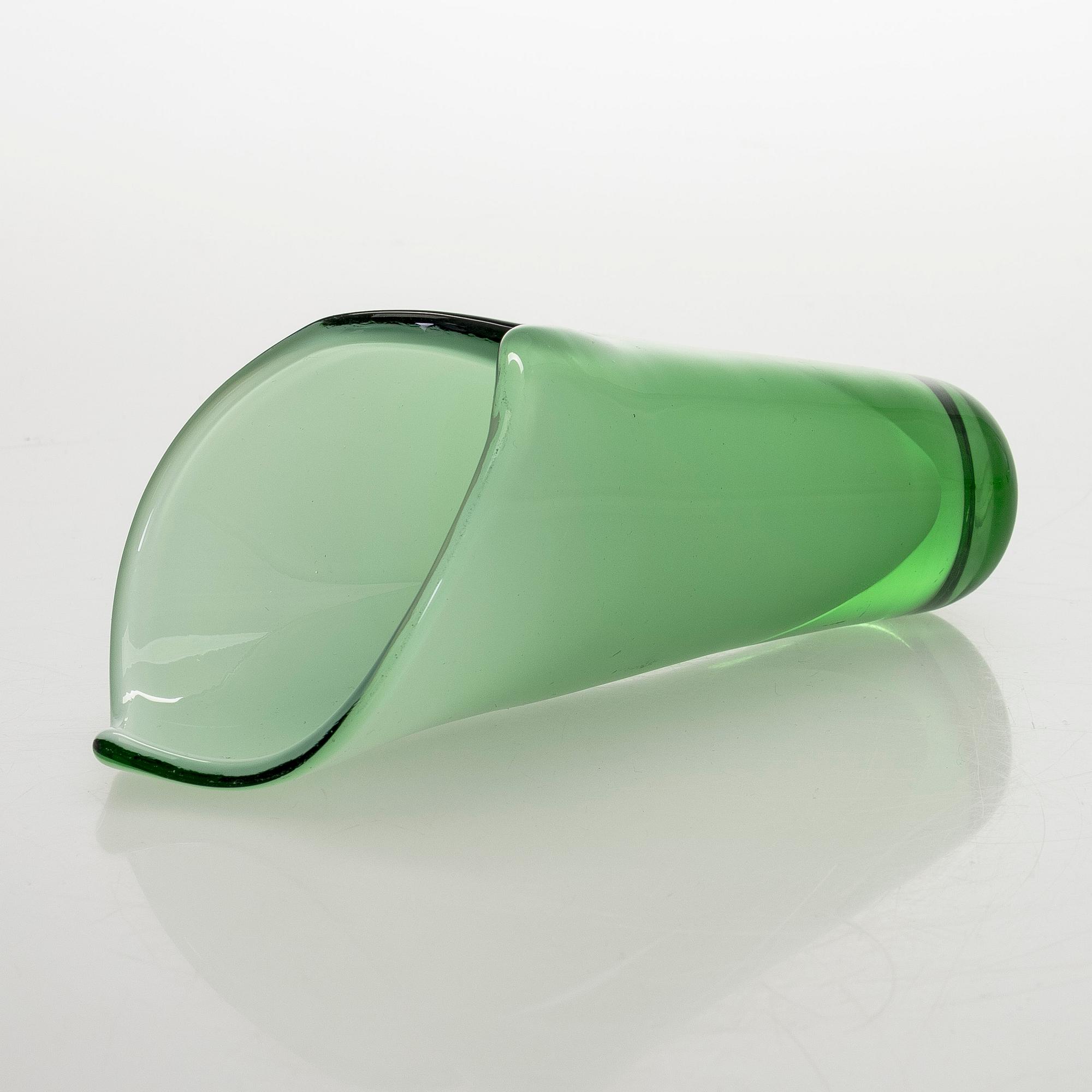 Gunnel Nyman, vas, "Calla", signerad Riihimäen Lasi Oy Gunnel Nyman. Formgiven 1946.