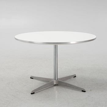 Arne Jacobsen, Bruno Mathsson & Piet Hein, soffbord, modell "A222", Fritz Hansen, Danmark, 2002.