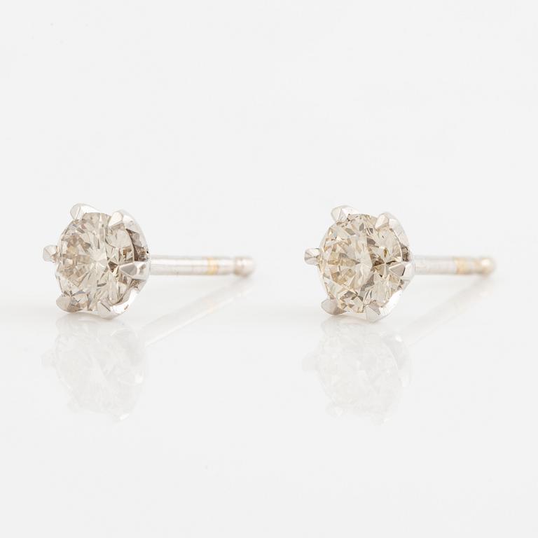 Örhängen, ett par, 18K vitguld med briljantslipade diamanter.
