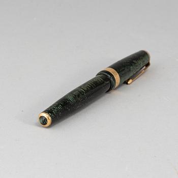 A Parker Vacumatic fountain pen, USA.