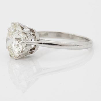 RING med en gammalslipad diamant.