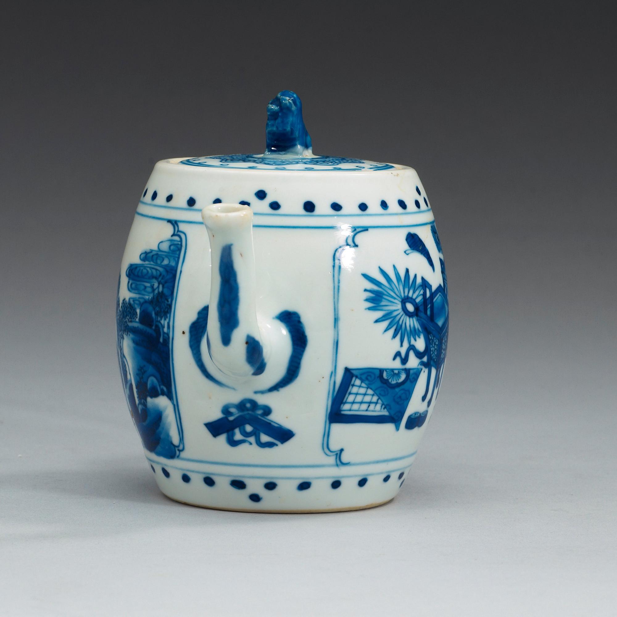 TEKANNA med LOCK, porslin. Qing dynastin, Kangxi (1662-1722).