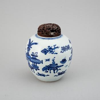 A blue and white jar, Qing dynasty, 18th Century.