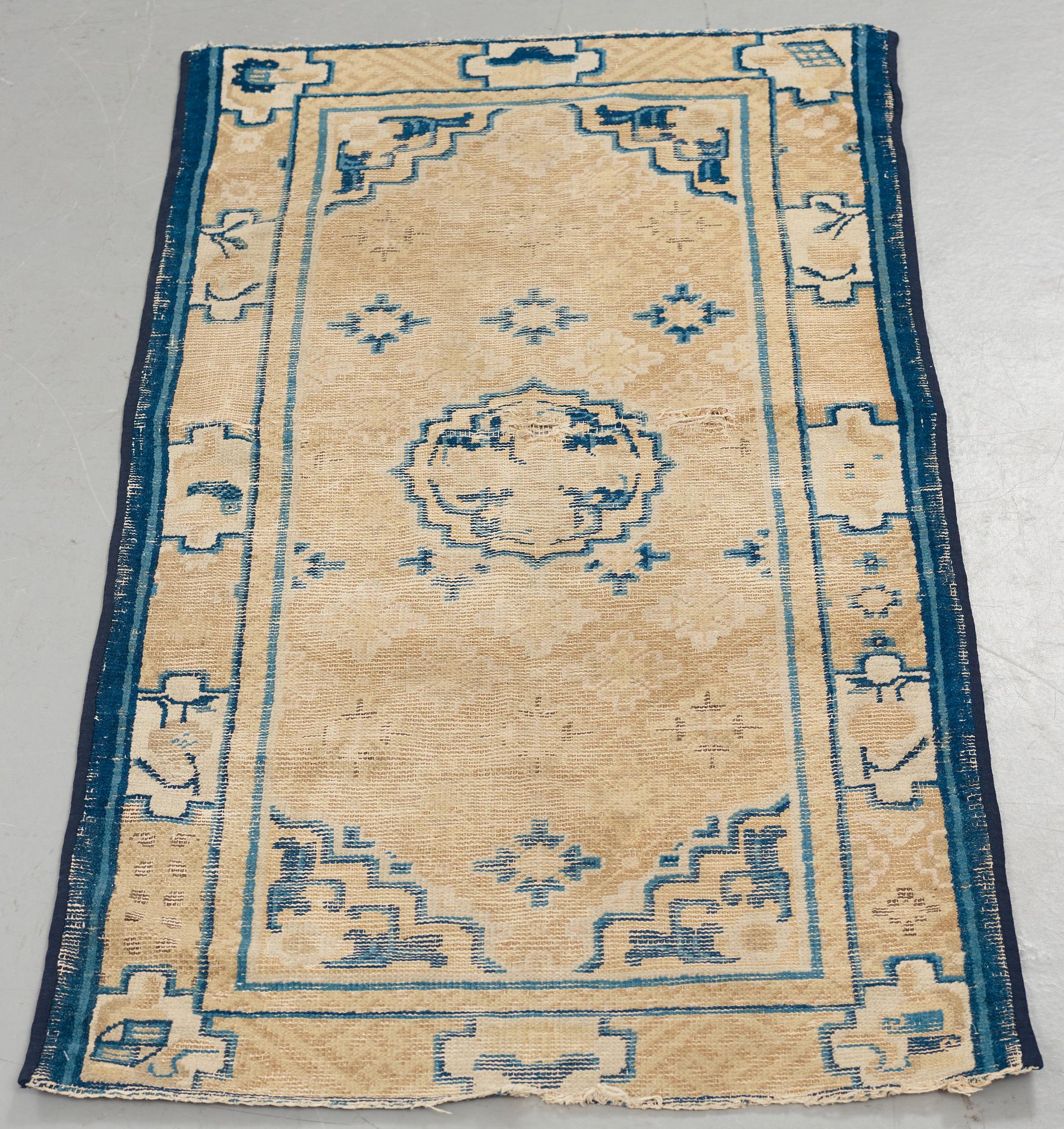 MATTO, an antique Ningxia, China, late Qing, ca 130 x 70,5 cm.