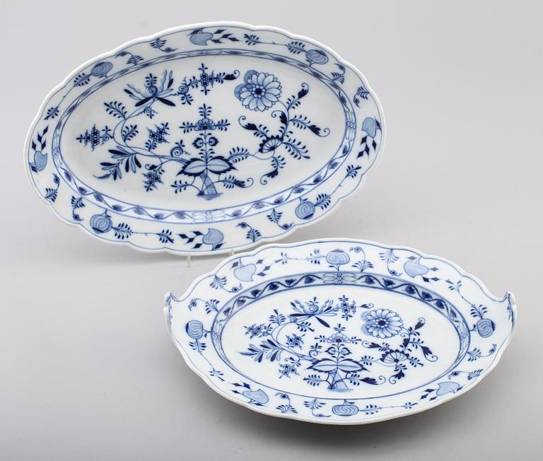 STEKFAT, 2 st, porslin, Meissen, 1900-talets första hälft.