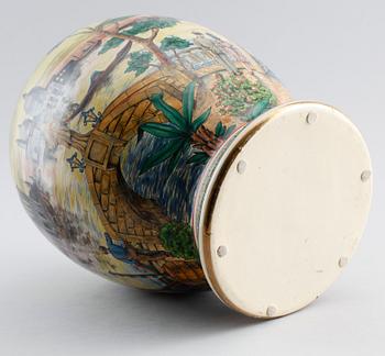 LOCKURNA, emalj, 1900-talets första hälft.