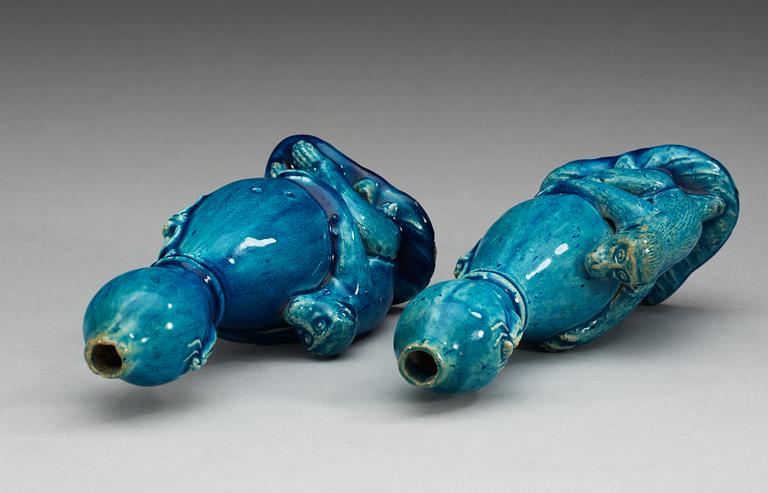 Two turquoise-glazed water sprinkler/vases, Qing dynasty, Kangxi (1662-1722).