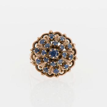 RING, fasettslipade safirer, 18K guld.