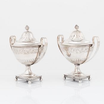 A pair of Swedish silver sugar bowls, marks of Gustaf Möllenborg, Stockholm 1898.