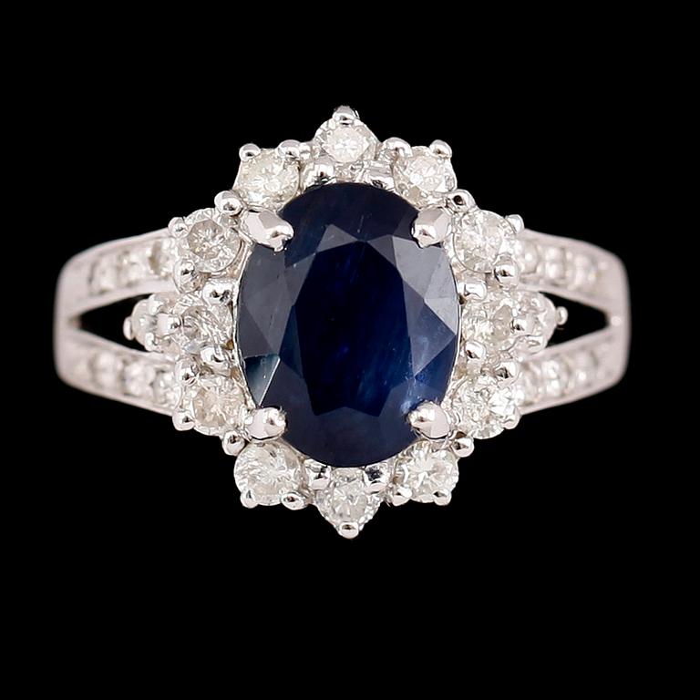 RING, 10 k vitguld, safir ca 3.15 ct. briljantslipade diamanter tot ca 0.70 ct.