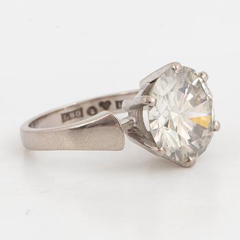ENSTENSRING, med en briljantslipad diamant 5,42 ct.