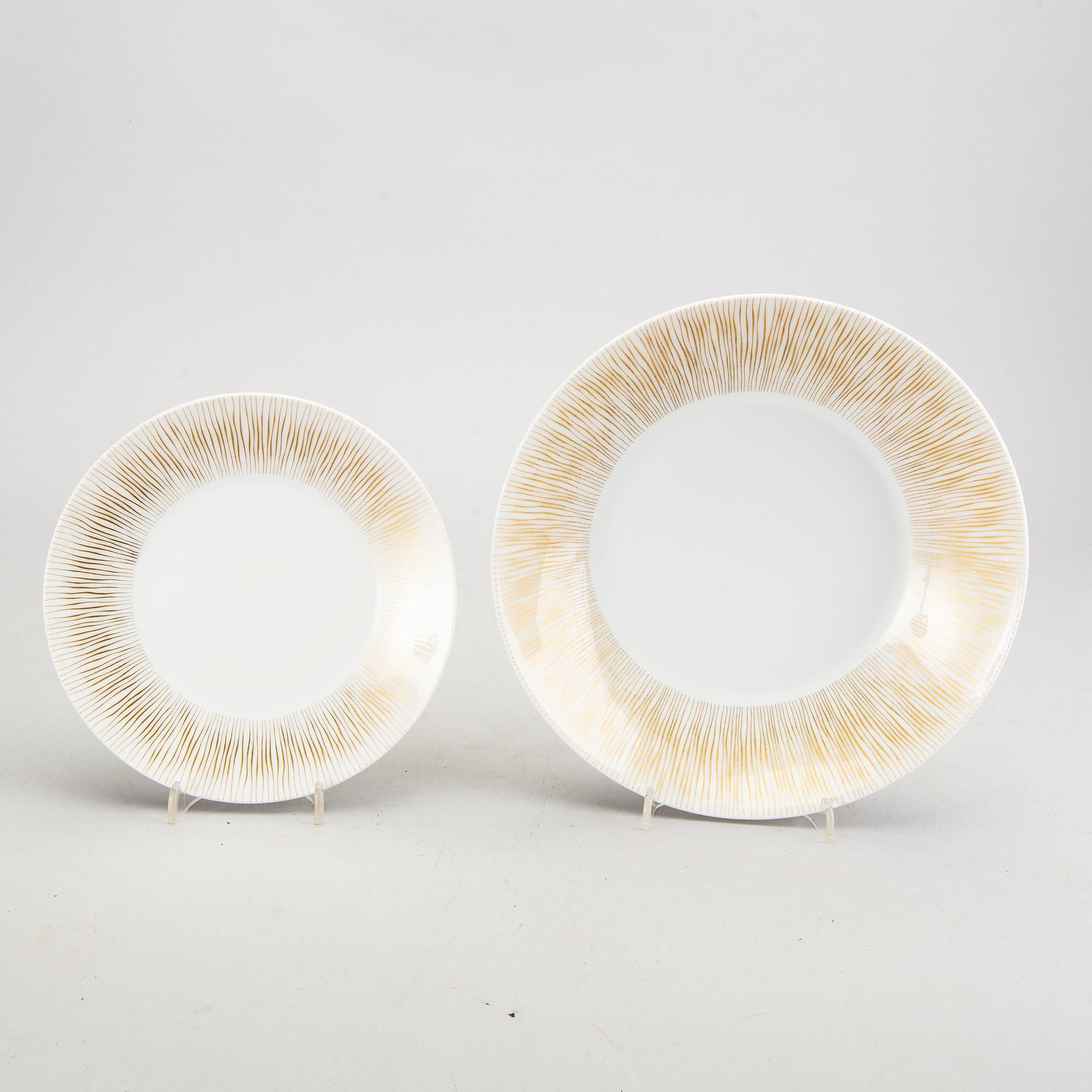 Raymand Loewy, a 56 pcs porcelain dinner service, Rosenthal, Tyskland.
