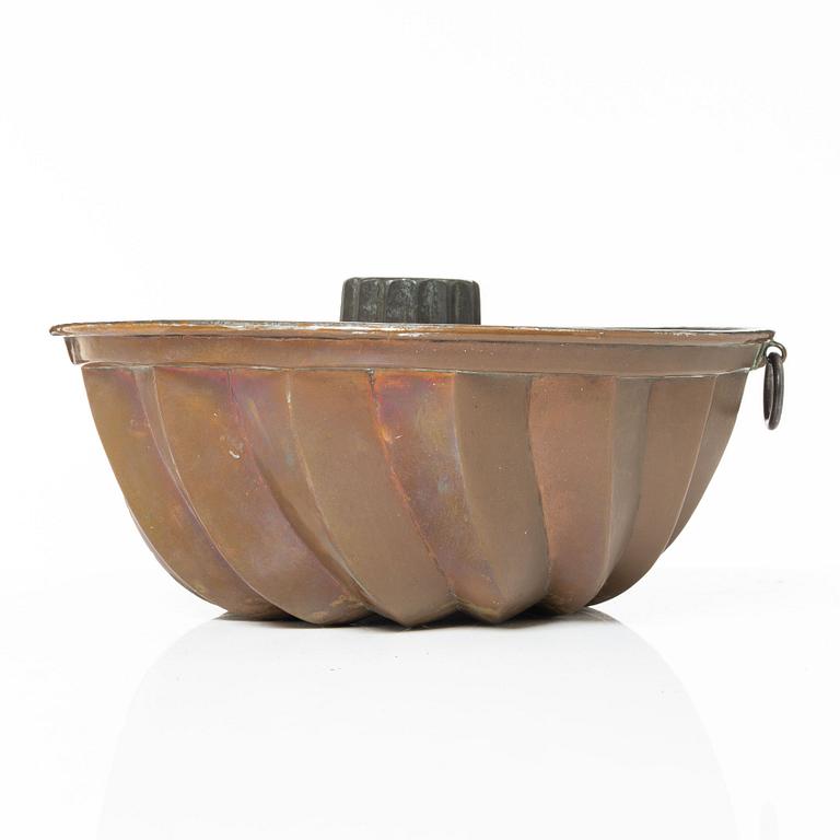 A Sweidhs copper cake mould, 18th / early 19th century.