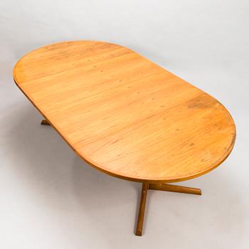 NIELS OLE MØLLER, A mid-20th-century extending dining table for Gudme Möbelfabrik, Denmark.