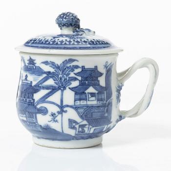 Cremkoppar med lock, sex stycken, kompaniporslin, Kina, Qingdynastin, 1700-talets senare del.