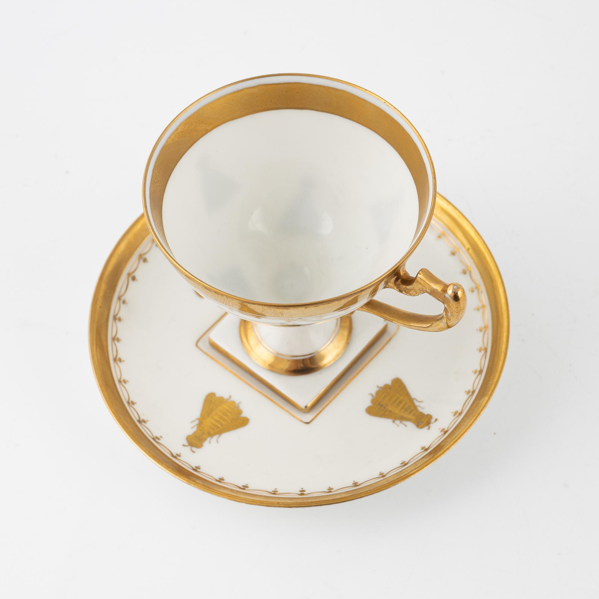 A French Porcelaine Set, with mark in red Mre Imp le de Sèvres, Early 19th Century (5 pieces).