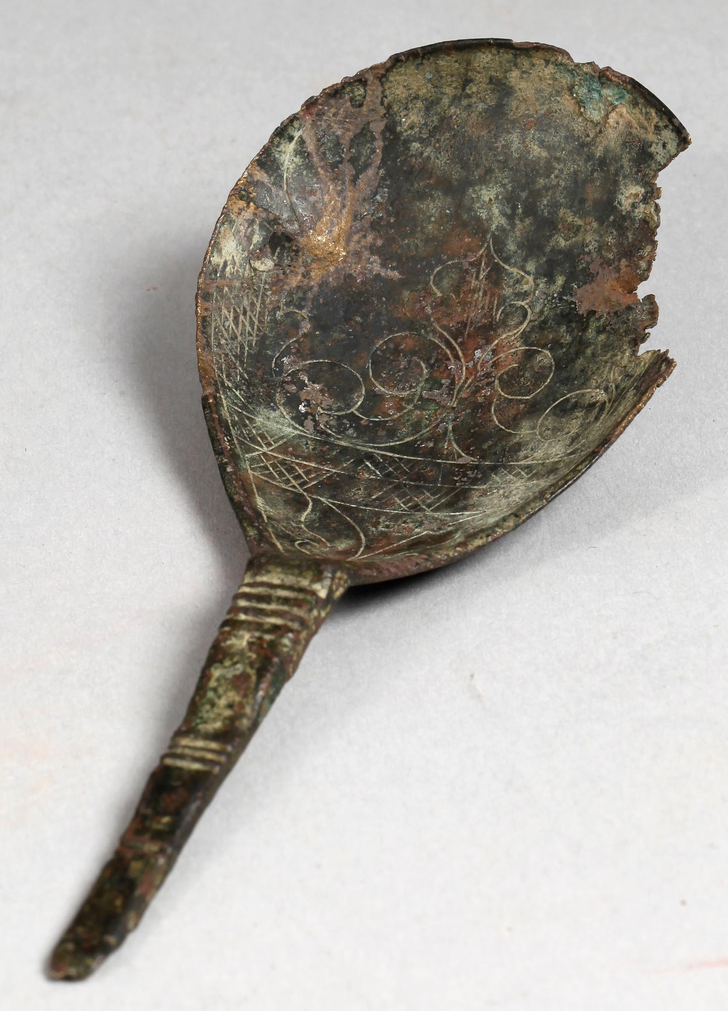 BRÄNNVINSSKED, brons. 1600-1700-tal.