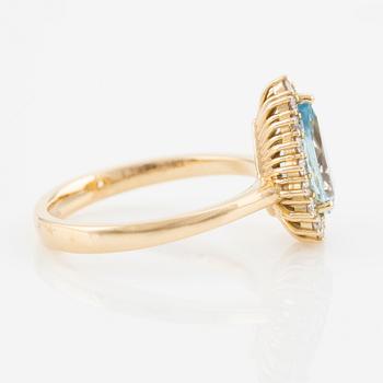 Ring with drop-shaped aquamarine and brilliant-cut diamonds.