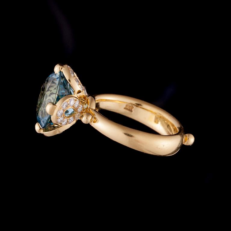 RING, 18K guld, blå topas, briljantslipade diamanter. Temple St. Claire. Vikt ca 10,1 g.