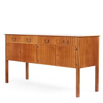 284. Josef Frank, sideboard, Firma Svenskt Tenn, mahogny, 1900-talets mitt.