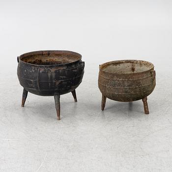Two pots, 19th century.