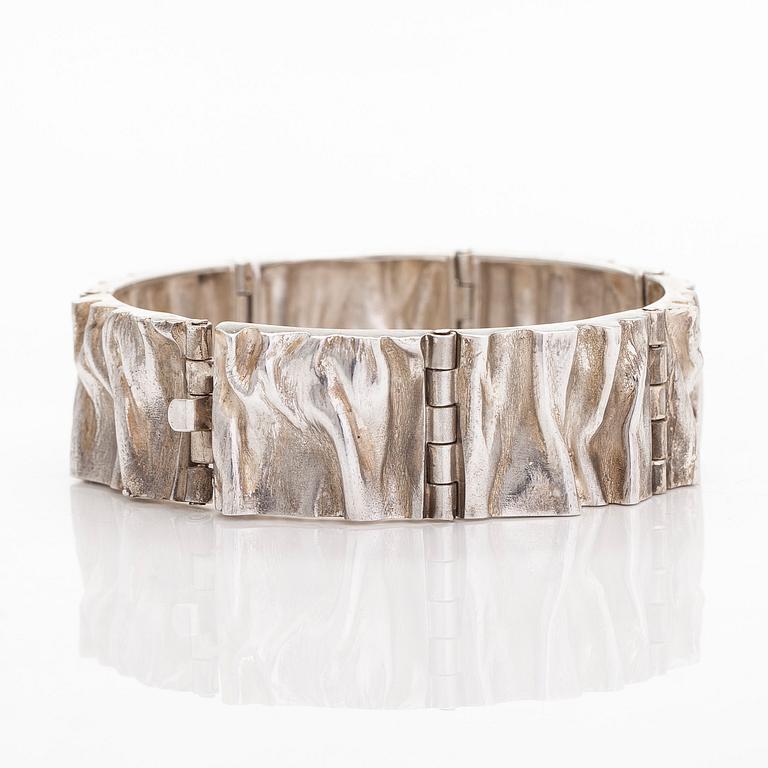 Matti Hyvärinen, armband, sterlingsilver, Sirokoru Oy 1973.