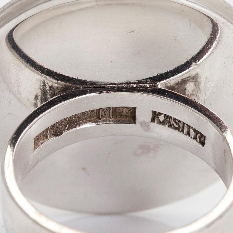 Saara Hopea, ring, sterlingsilver och jaspis, Ossian Hopea, Borgå 1972.