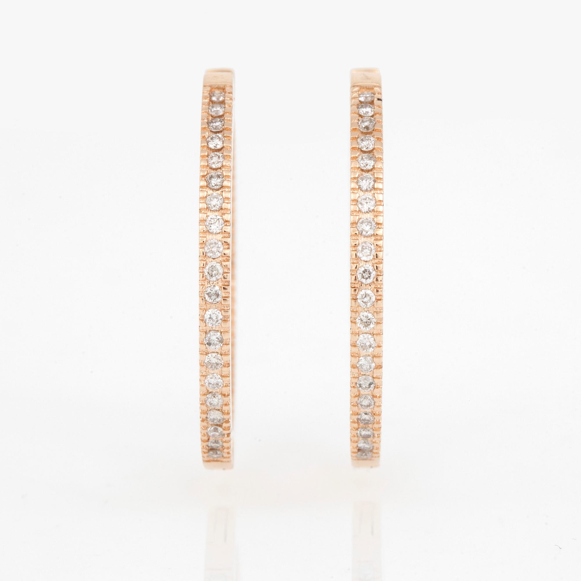 ÖRHÄNGEN, ett par, 14K guld med briljantslipade diamanter totalt ca 0.60 ct. Total vikt ca 7,2 g.