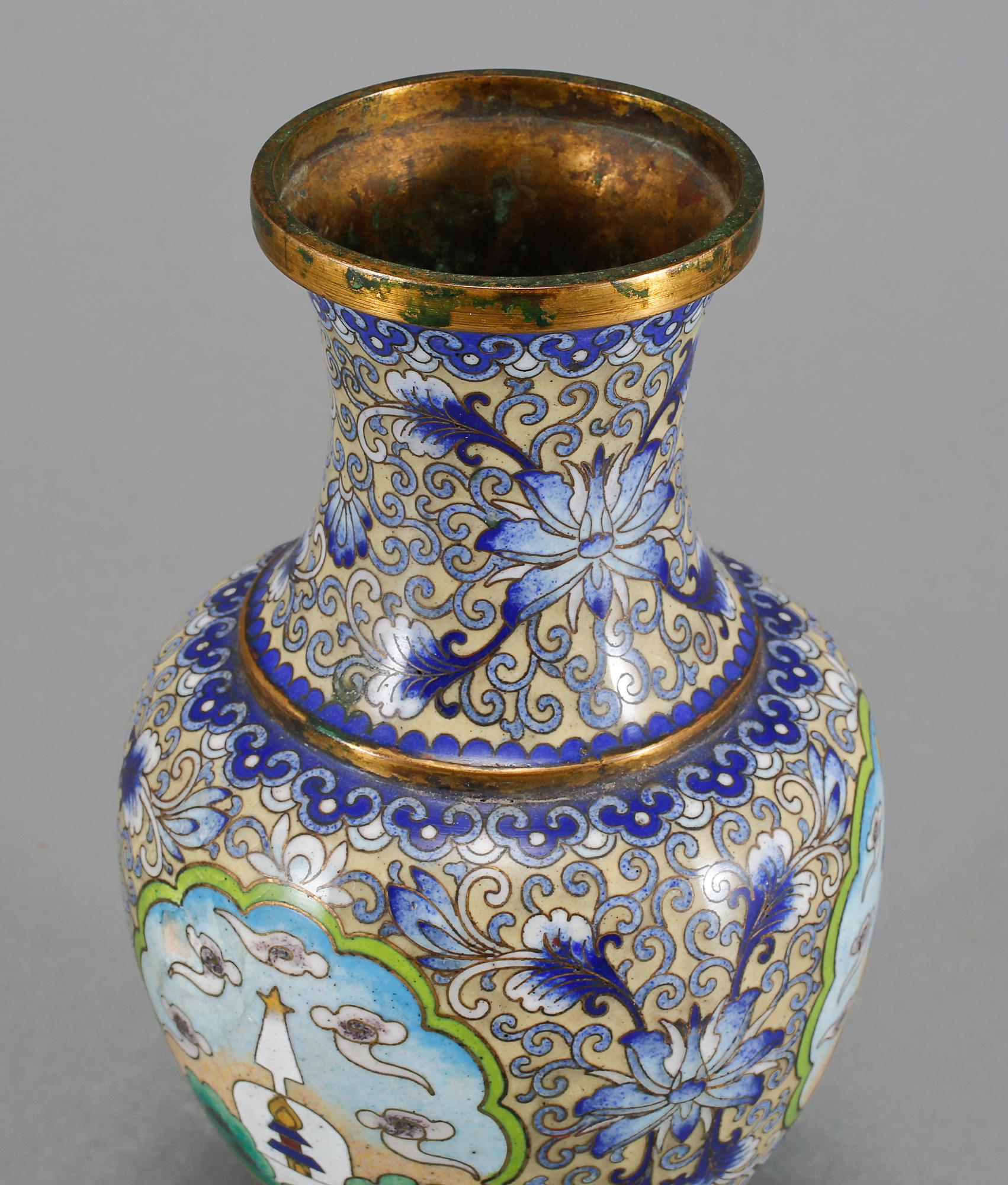 VAS, cloisonné, Kina, 1800-tal.