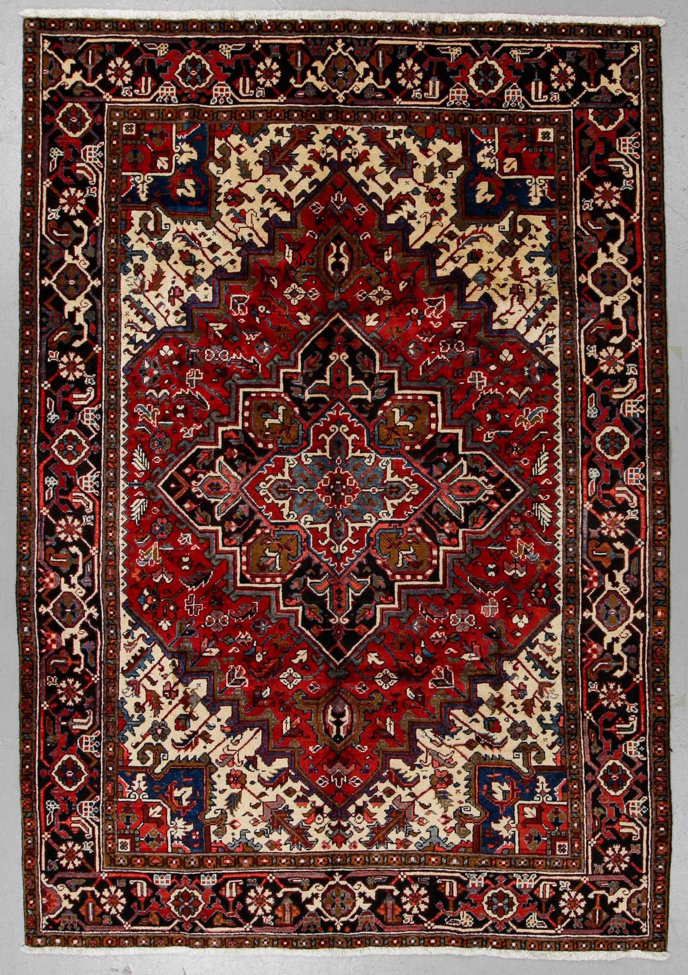 Matta, Old Heriz, ca 270 x 190 cm.